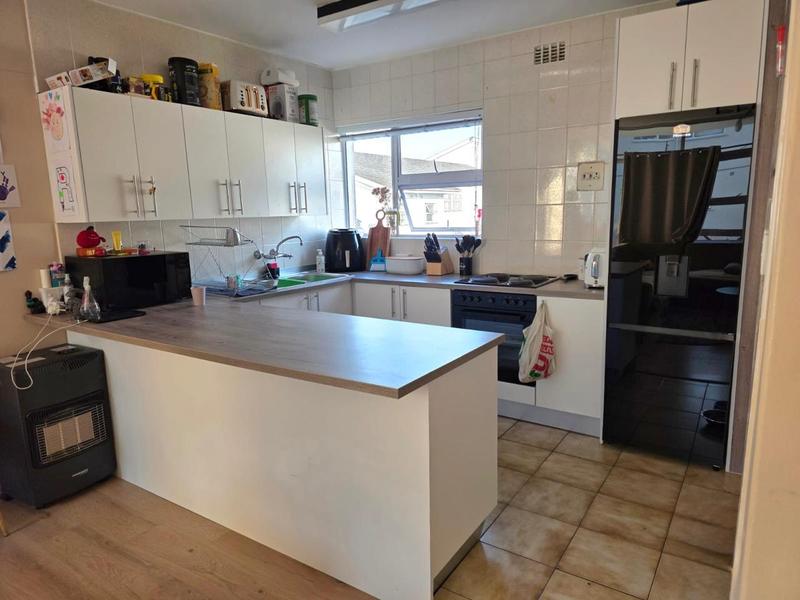 To Let 2 Bedroom Property for Rent in Bloubergrant Western Cape